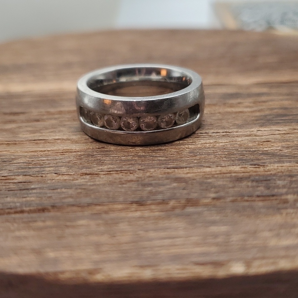 Sterling silver channel set crystal ring size 7 missing one side stone R347